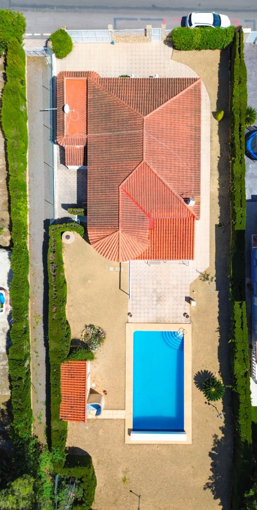 1389DA - Villa de una sola planta con piscina privada en parcela de 750 m² en La Nucía.
