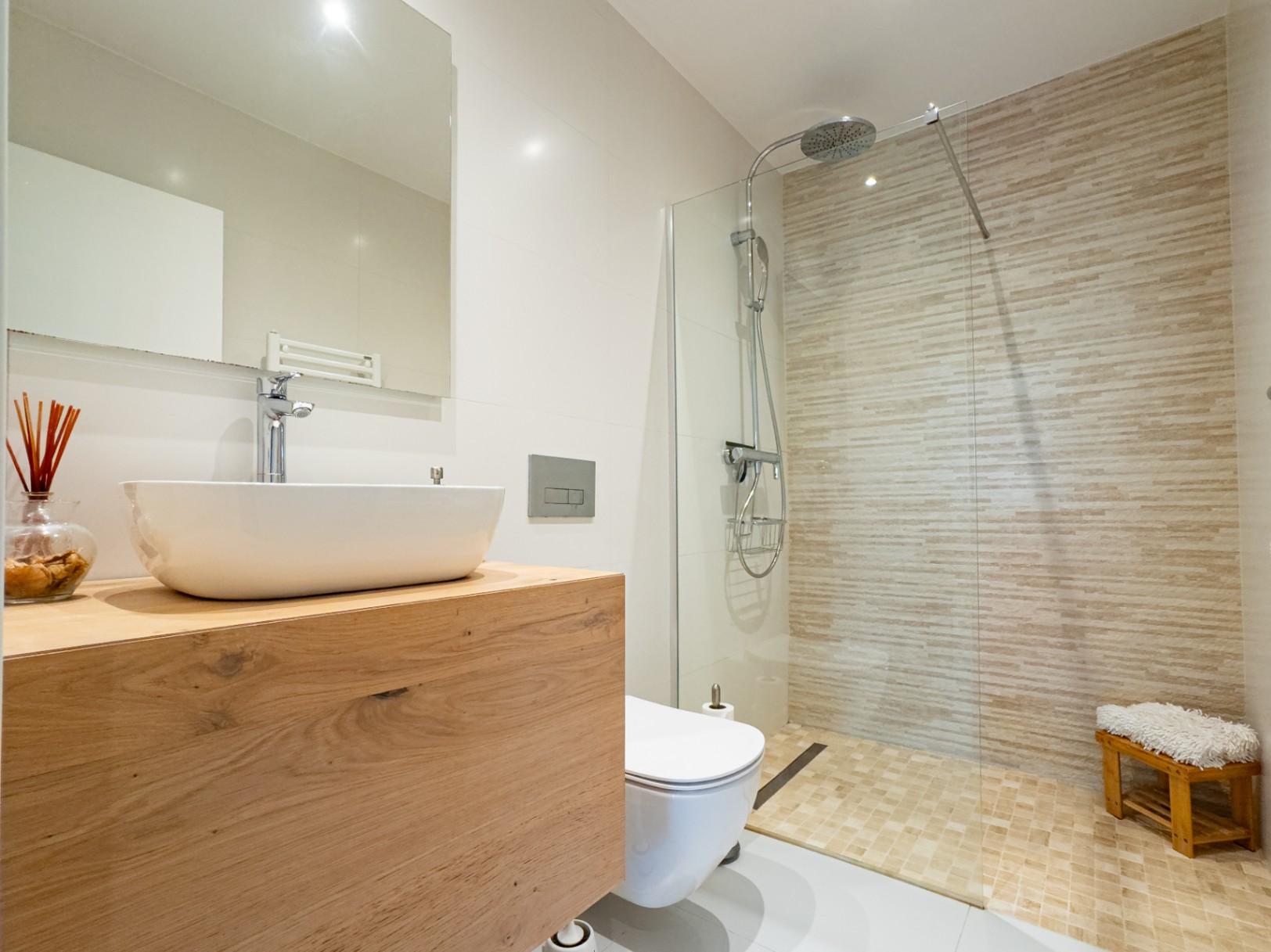 1391DR - Villa entièrement rénovée avec 4 chambres, vue golf, montagne et mer à Altea