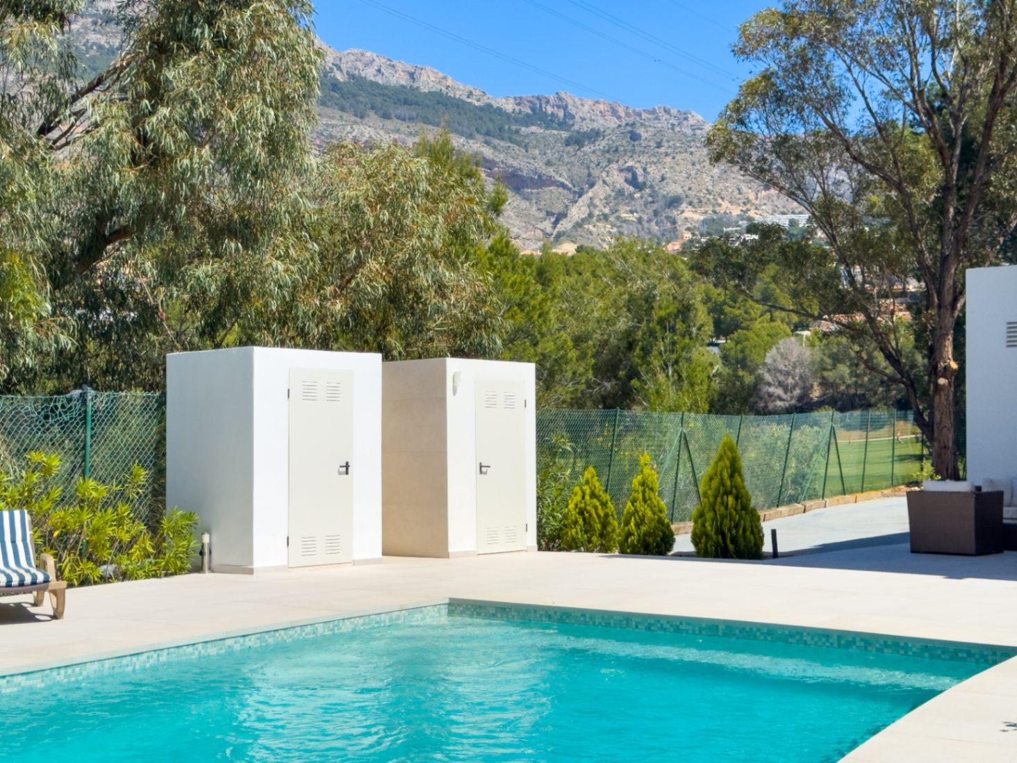 1391DR - Villa entièrement rénovée avec 4 chambres, vue golf, montagne et mer à Altea