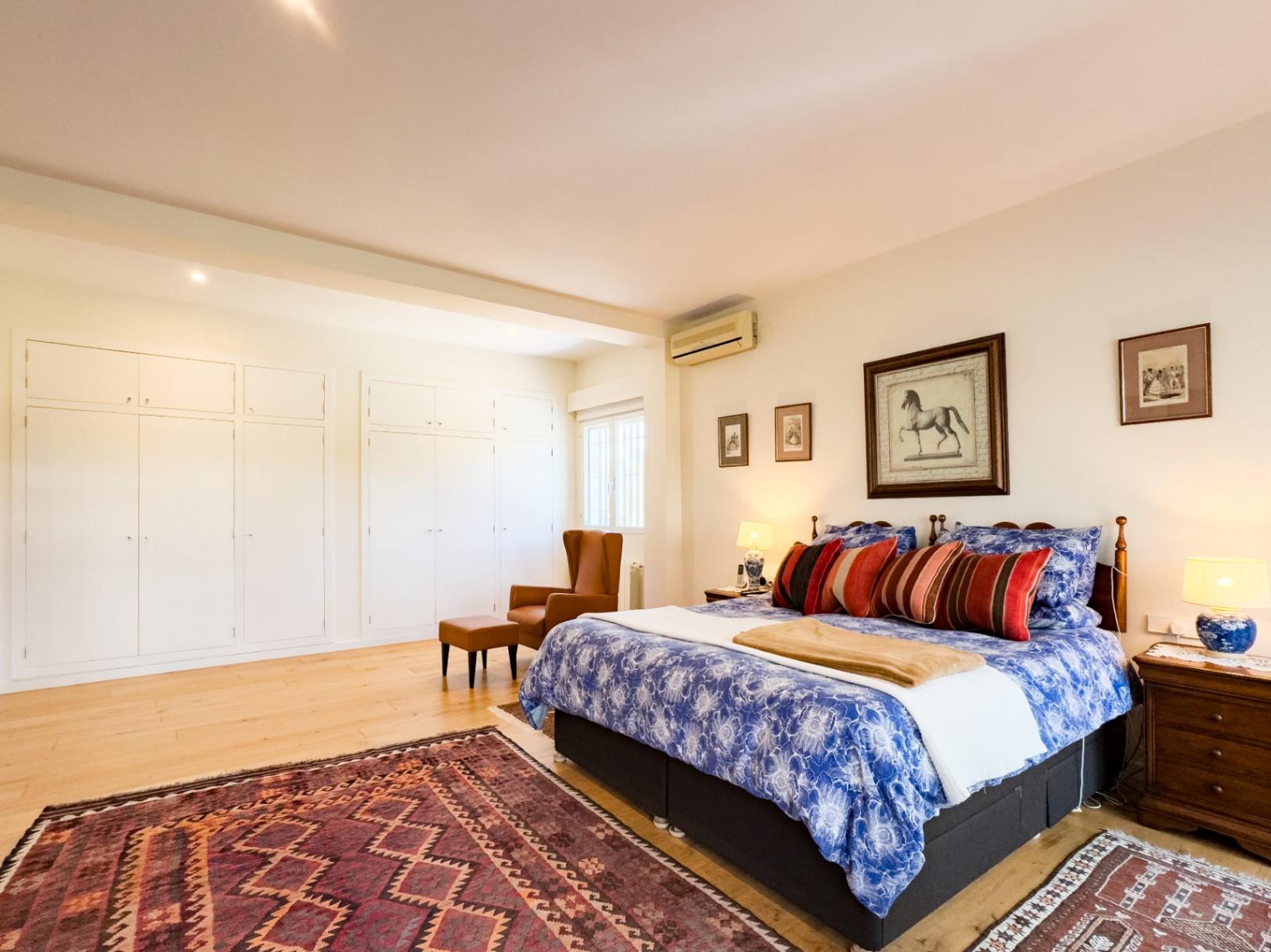 1391DR - Villa entièrement rénovée avec 4 chambres, vue golf, montagne et mer à Altea