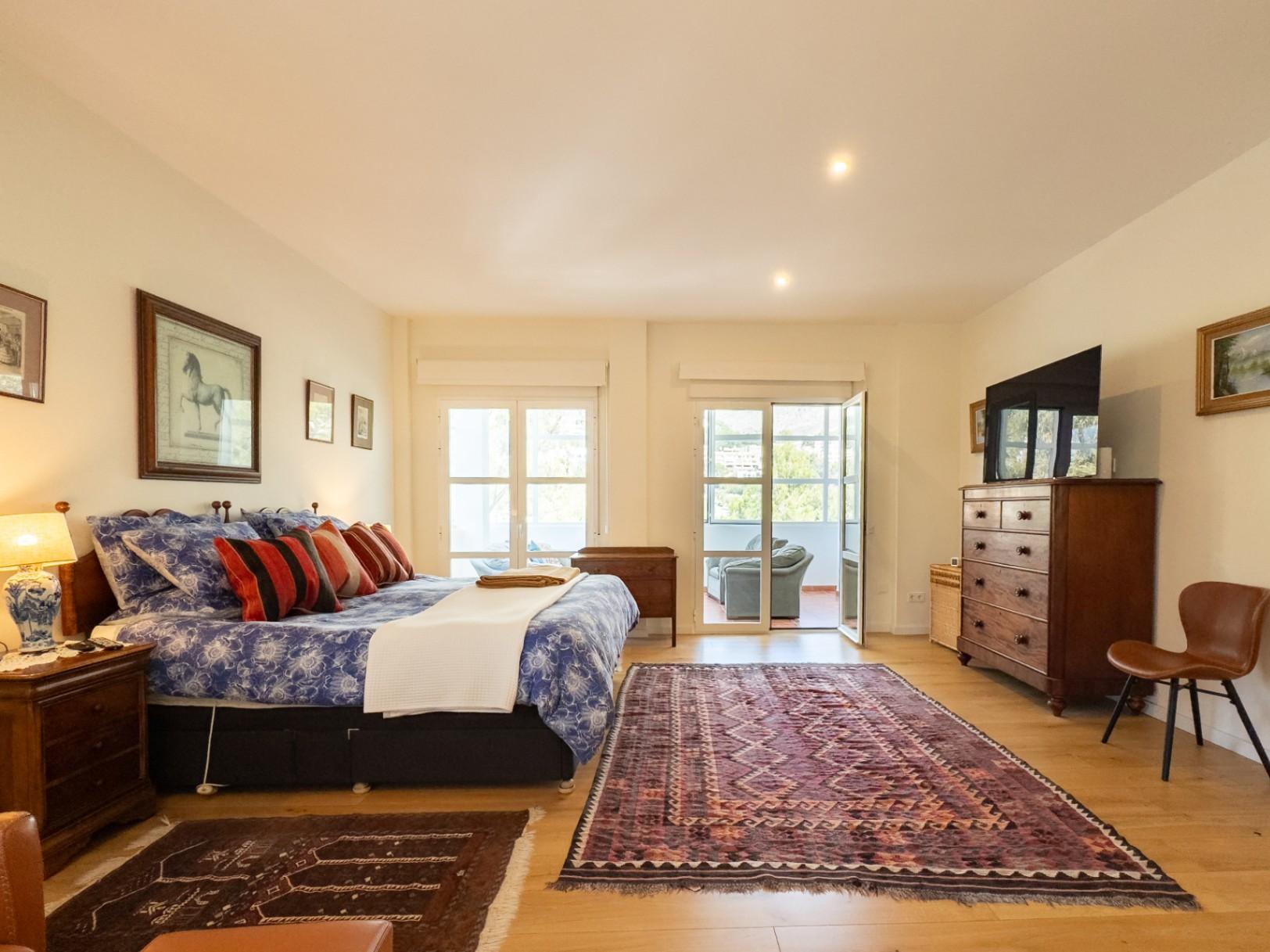 1391DR - Villa entièrement rénovée avec 4 chambres, vue golf, montagne et mer à Altea