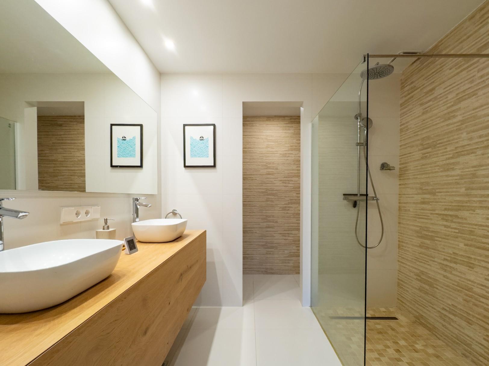 1391DR - Villa entièrement rénovée avec 4 chambres, vue golf, montagne et mer à Altea