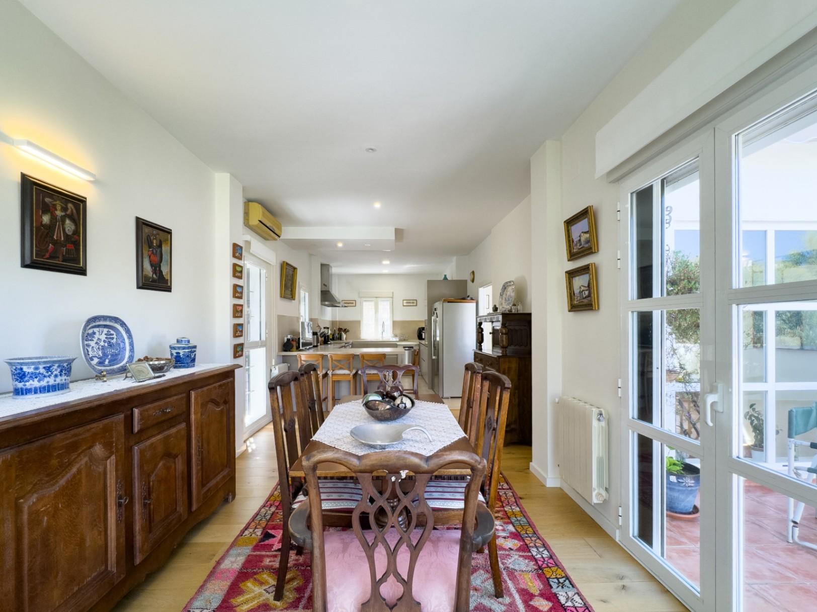 1391DR - Villa entièrement rénovée avec 4 chambres, vue golf, montagne et mer à Altea