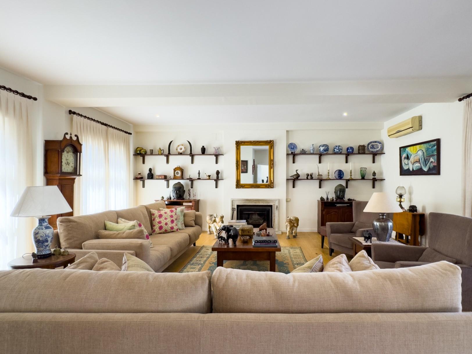 1391DR - Villa entièrement rénovée avec 4 chambres, vue golf, montagne et mer à Altea