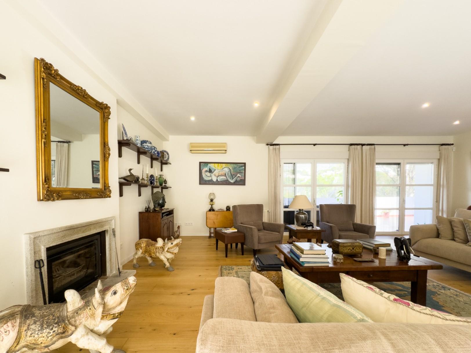 1391DR - Villa entièrement rénovée avec 4 chambres, vue golf, montagne et mer à Altea