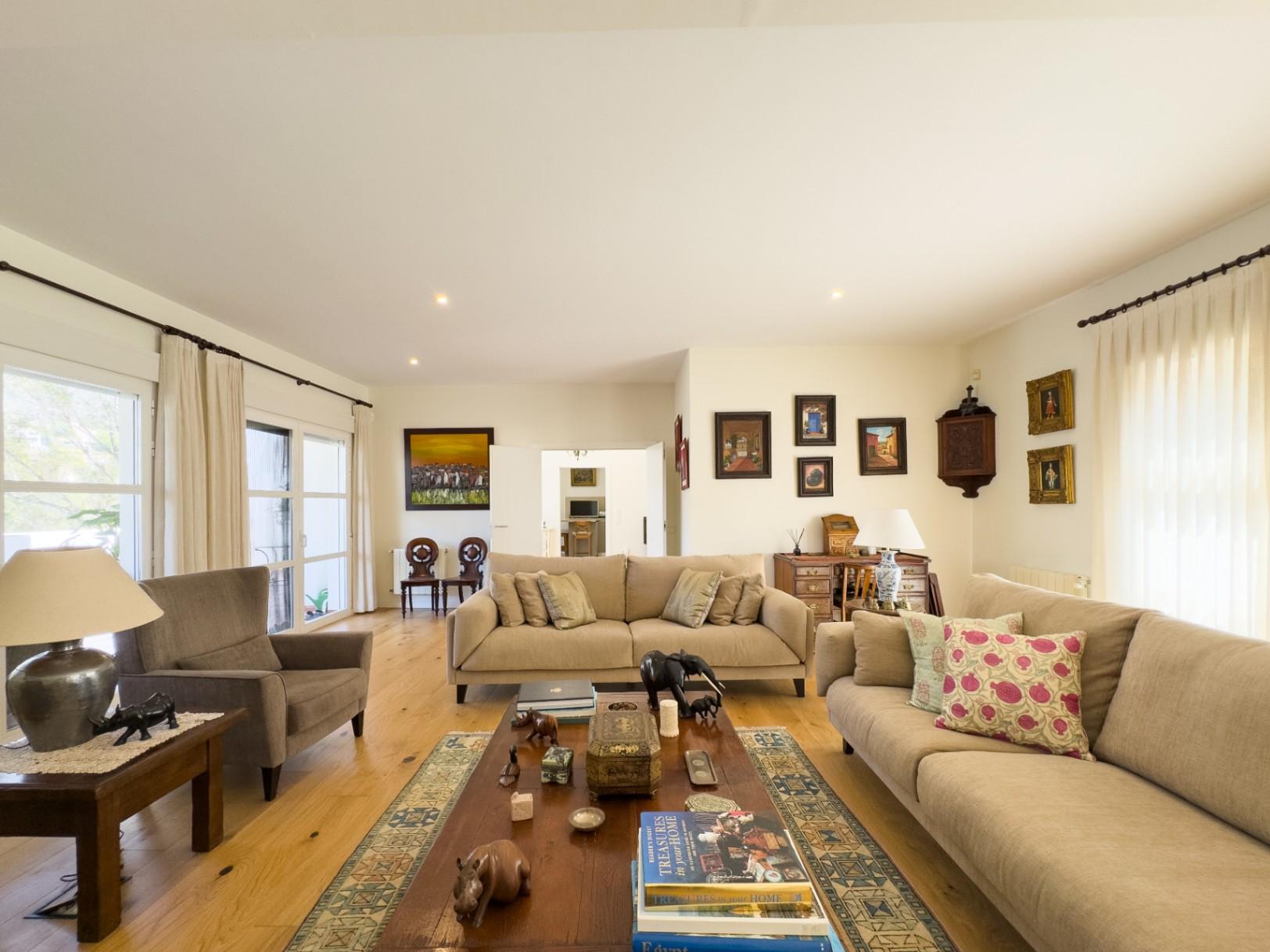 1391DR - Villa entièrement rénovée avec 4 chambres, vue golf, montagne et mer à Altea