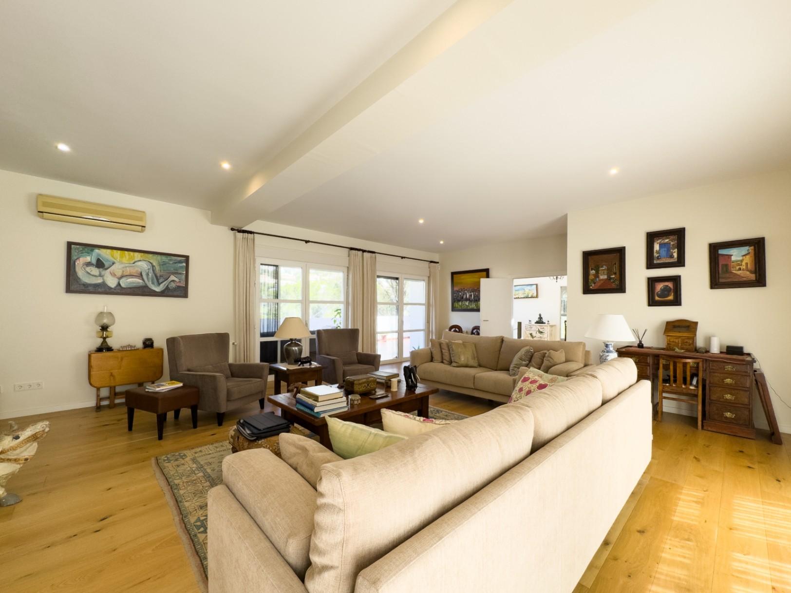 1391DR - Villa entièrement rénovée avec 4 chambres, vue golf, montagne et mer à Altea