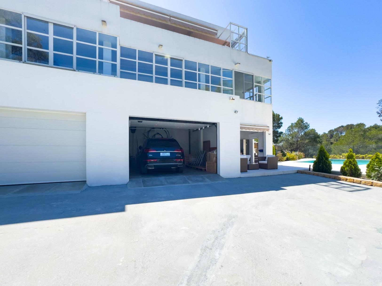 1391DR - Villa entièrement rénovée avec 4 chambres, vue golf, montagne et mer à Altea