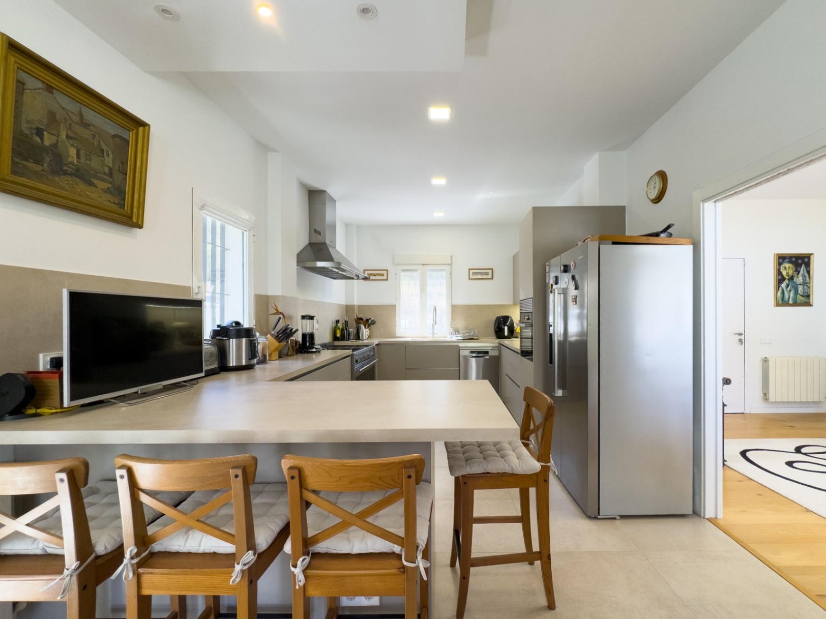 1391DR - Villa entièrement rénovée avec 4 chambres, vue golf, montagne et mer à Altea