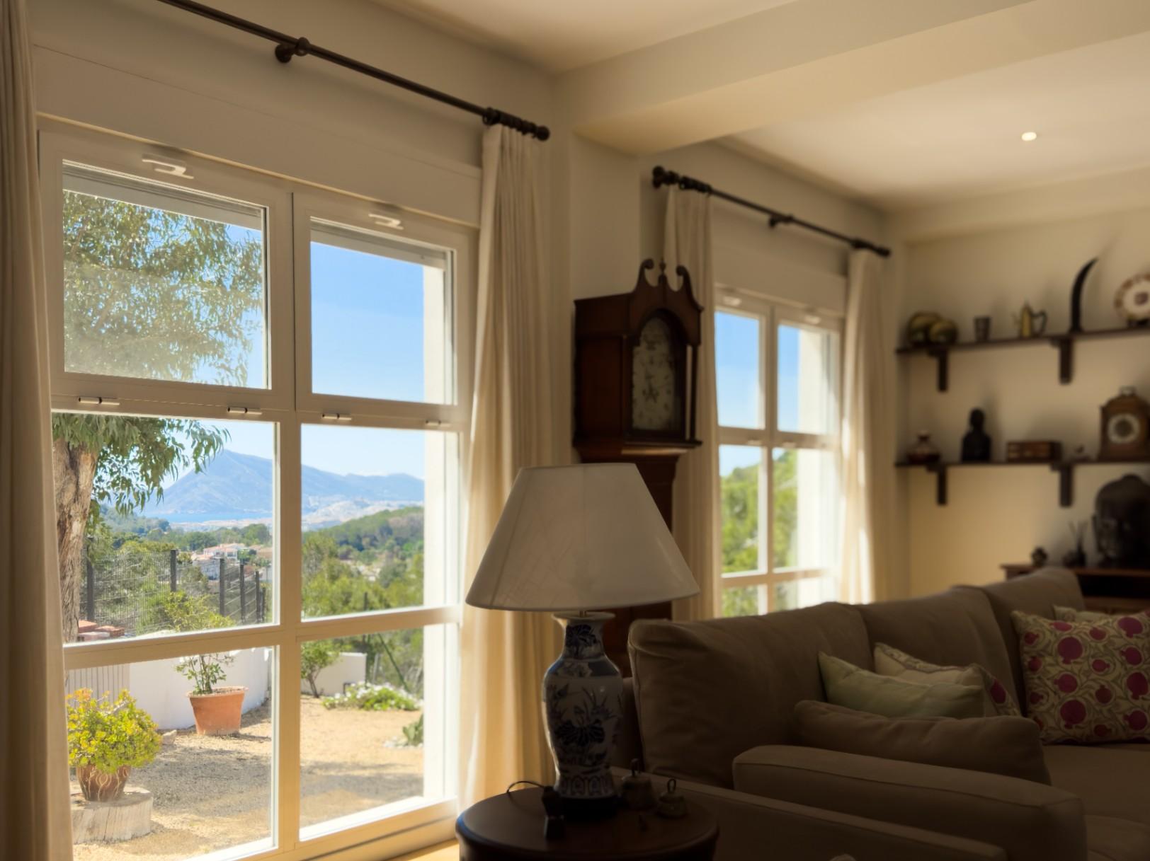 1391DR - Villa entièrement rénovée avec 4 chambres, vue golf, montagne et mer à Altea