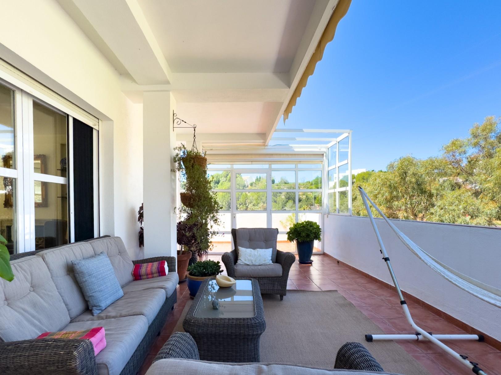 1391DR - Villa entièrement rénovée avec 4 chambres, vue golf, montagne et mer à Altea