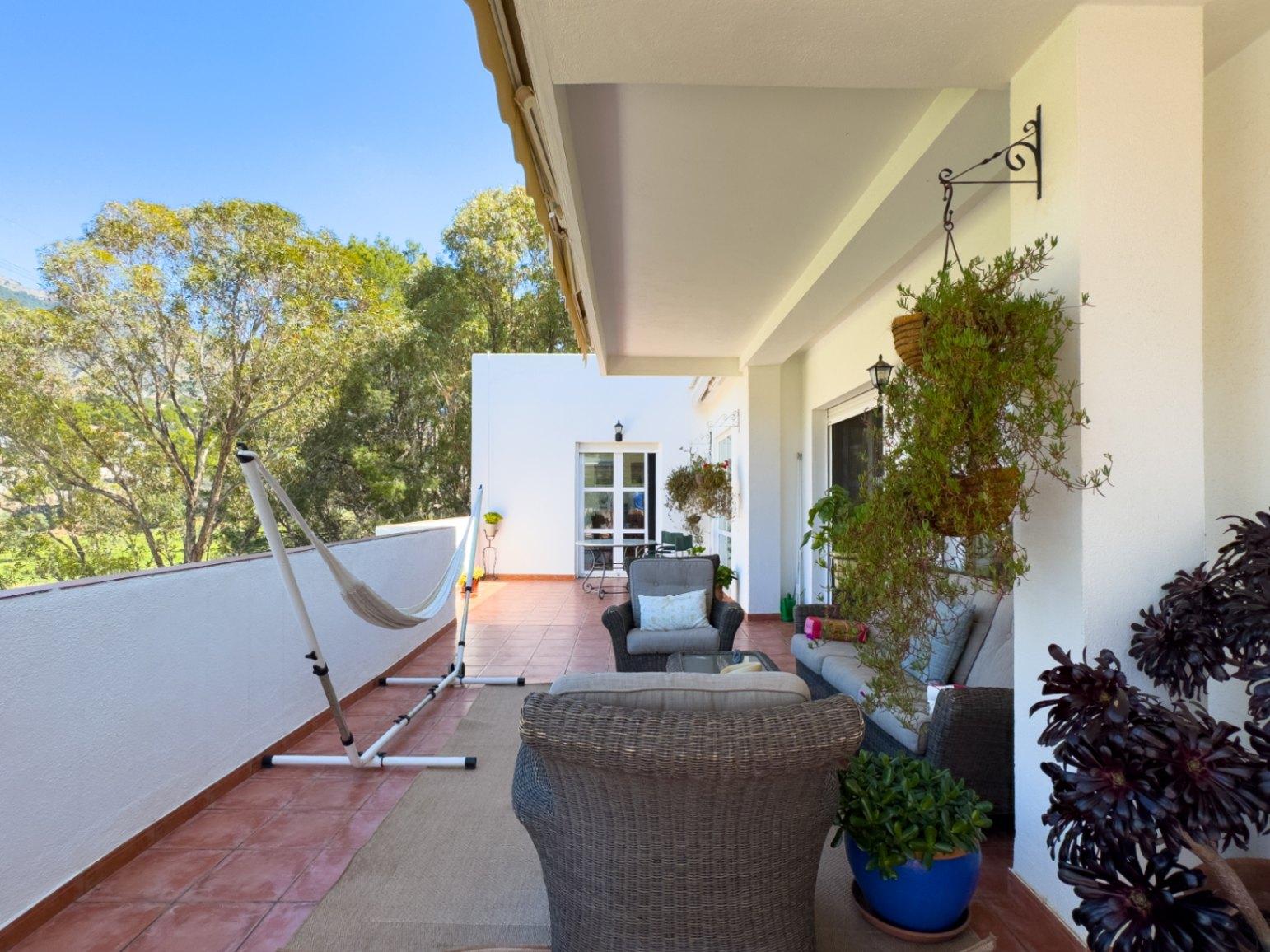 1391DR - Villa entièrement rénovée avec 4 chambres, vue golf, montagne et mer à Altea