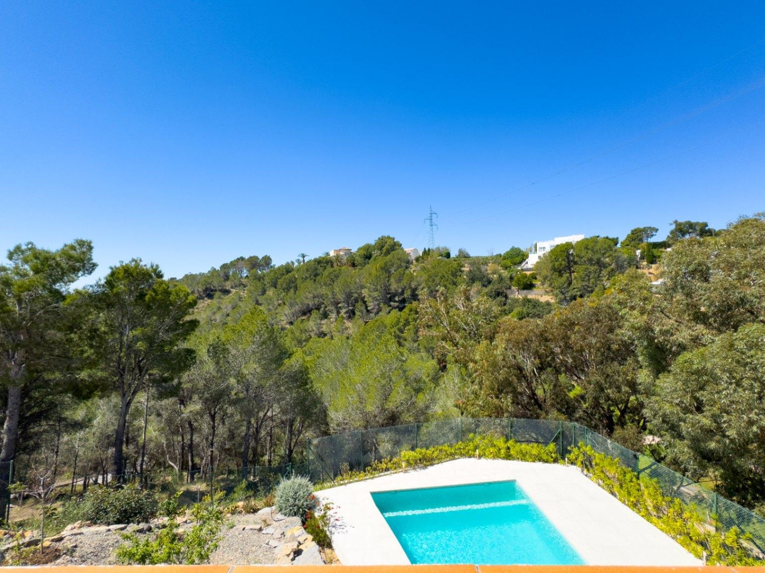 1391DR - Villa entièrement rénovée avec 4 chambres, vue golf, montagne et mer à Altea