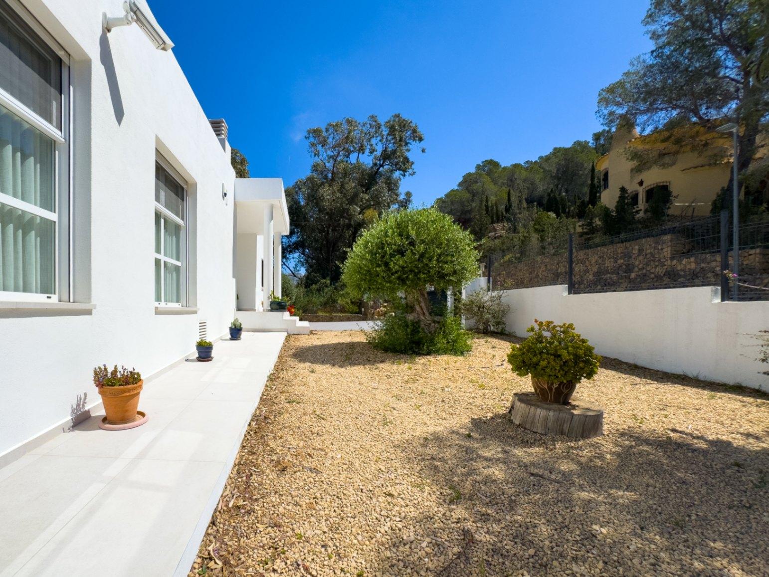 1391DR - Villa entièrement rénovée avec 4 chambres, vue golf, montagne et mer à Altea