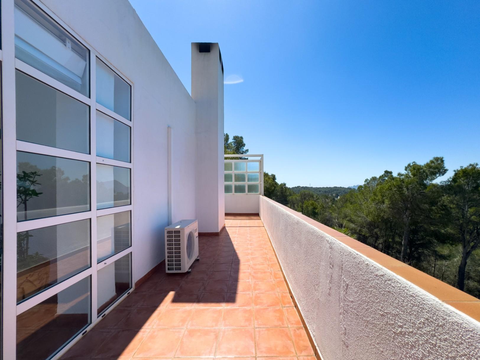 1391DR - Villa entièrement rénovée avec 4 chambres, vue golf, montagne et mer à Altea