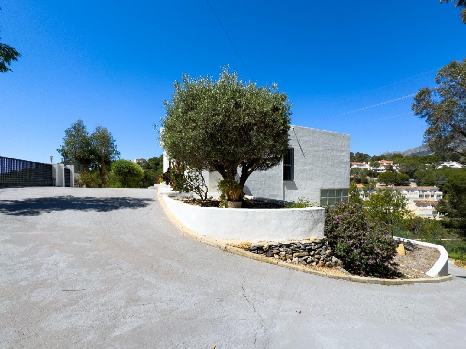 1391DR - Villa entièrement rénovée avec 4 chambres, vue golf, montagne et mer à Altea