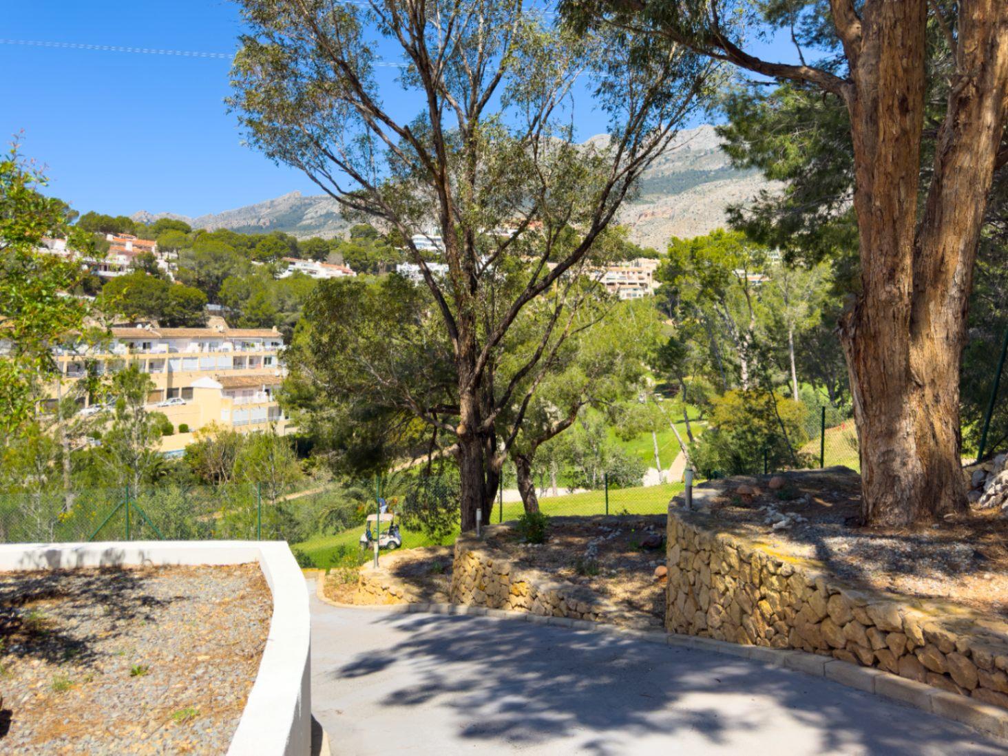1391DR - Villa entièrement rénovée avec 4 chambres, vue golf, montagne et mer à Altea