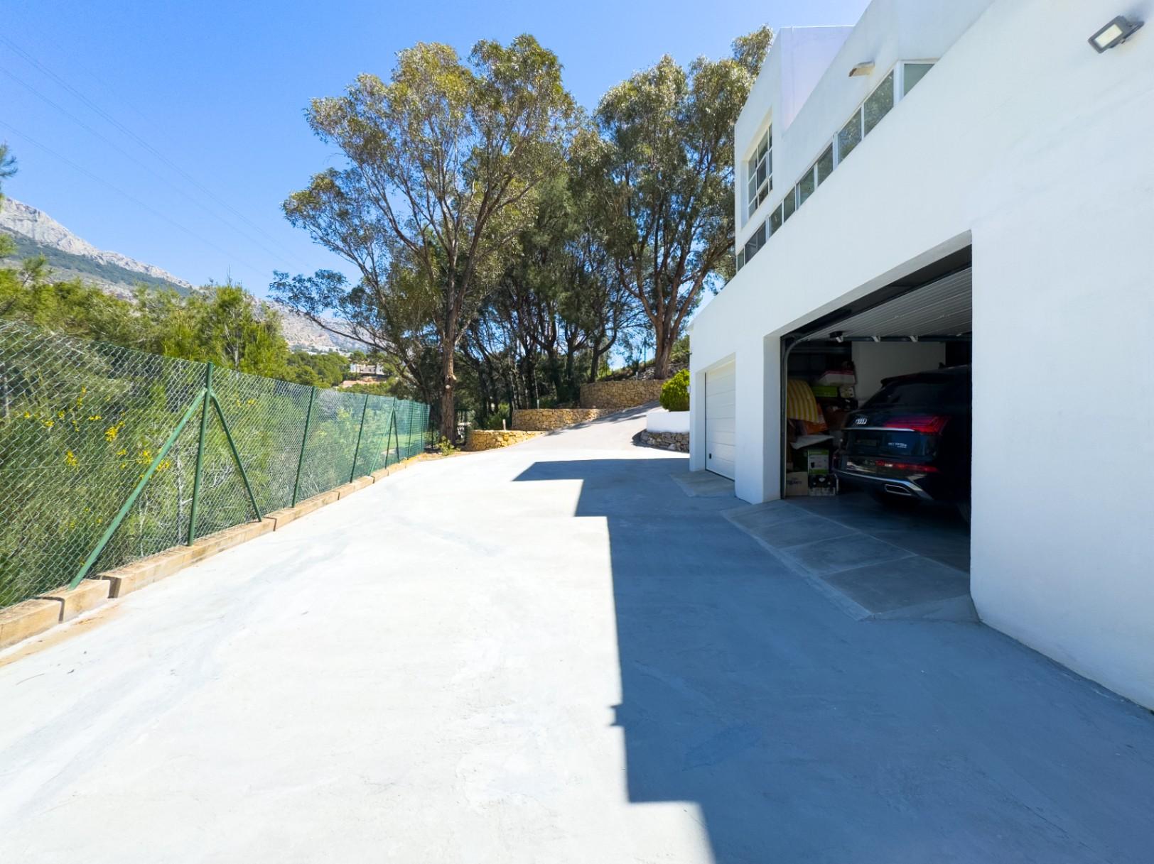 1391DR - Villa entièrement rénovée avec 4 chambres, vue golf, montagne et mer à Altea