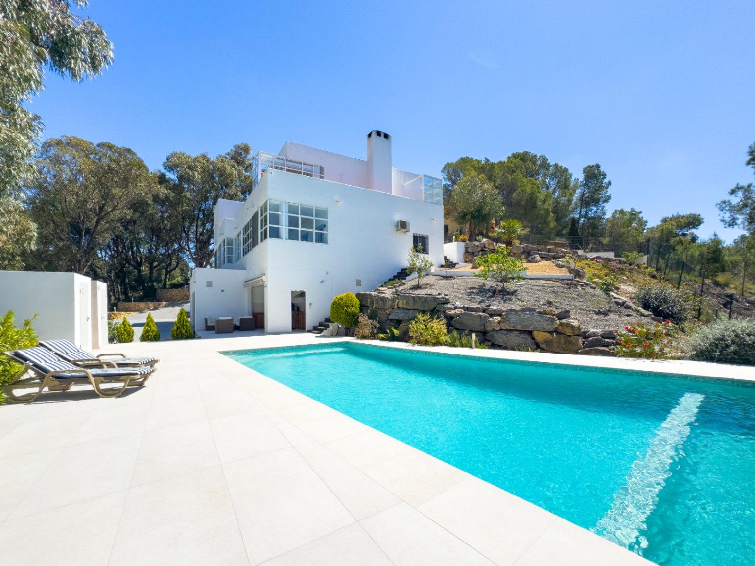 1391DR - Villa entièrement rénovée avec 4 chambres, vue golf, montagne et mer à Altea