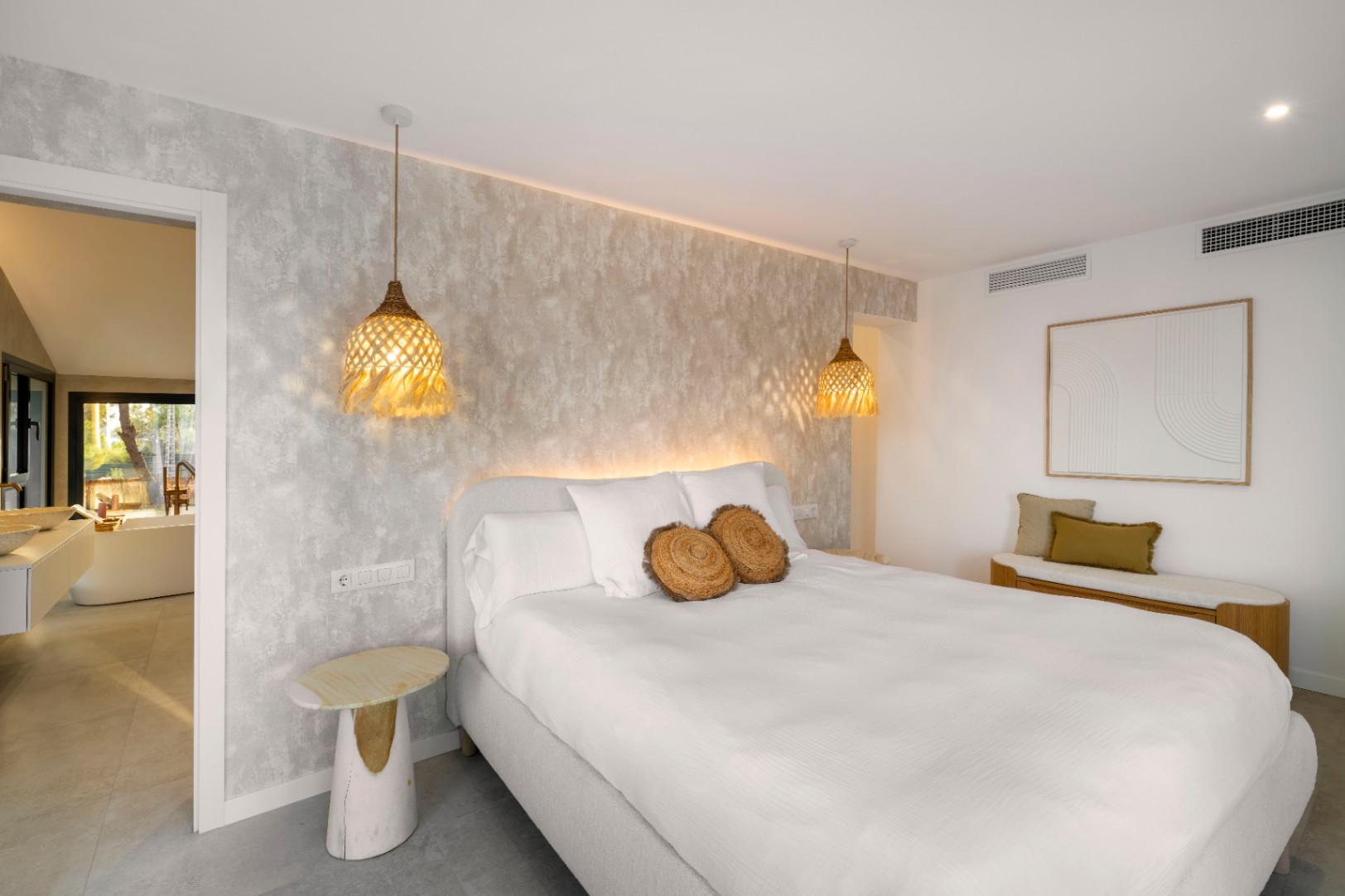 1392NS - Moderne 4-Zimmer-Villa mit privater Waldbewaldung in Altea