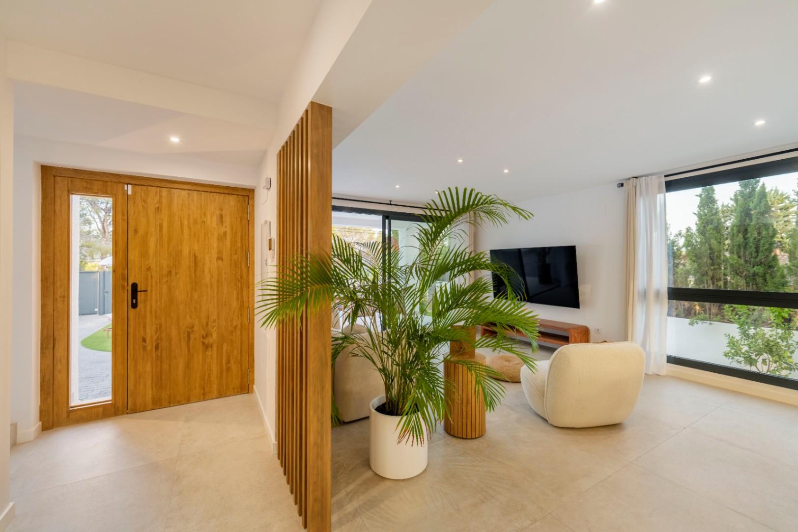 1392NS - Moderne 4-Zimmer-Villa mit privater Waldbewaldung in Altea
