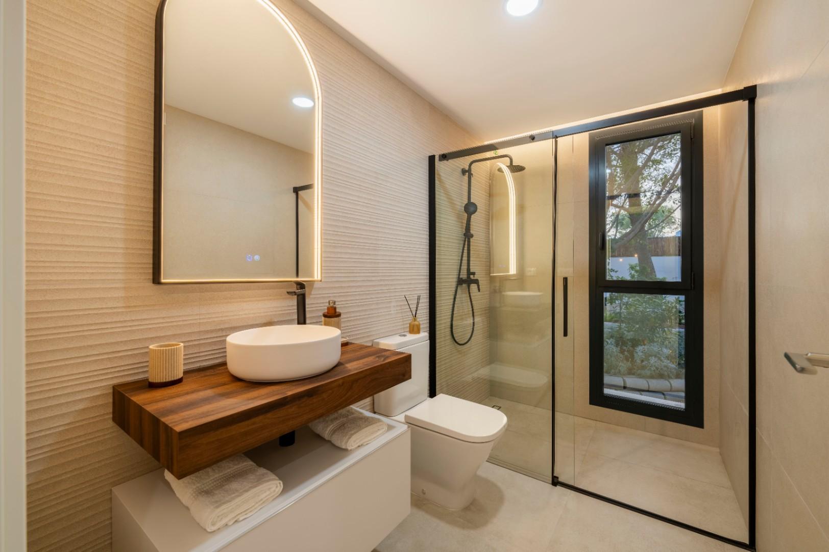 1392NS - Moderne 4-Zimmer-Villa mit privater Waldbewaldung in Altea
