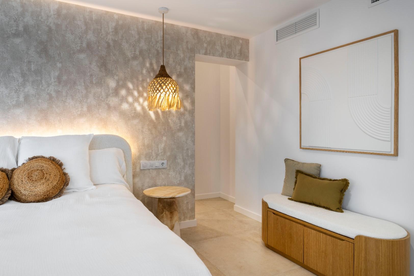 1392NS - Moderne 4-Zimmer-Villa mit privater Waldbewaldung in Altea