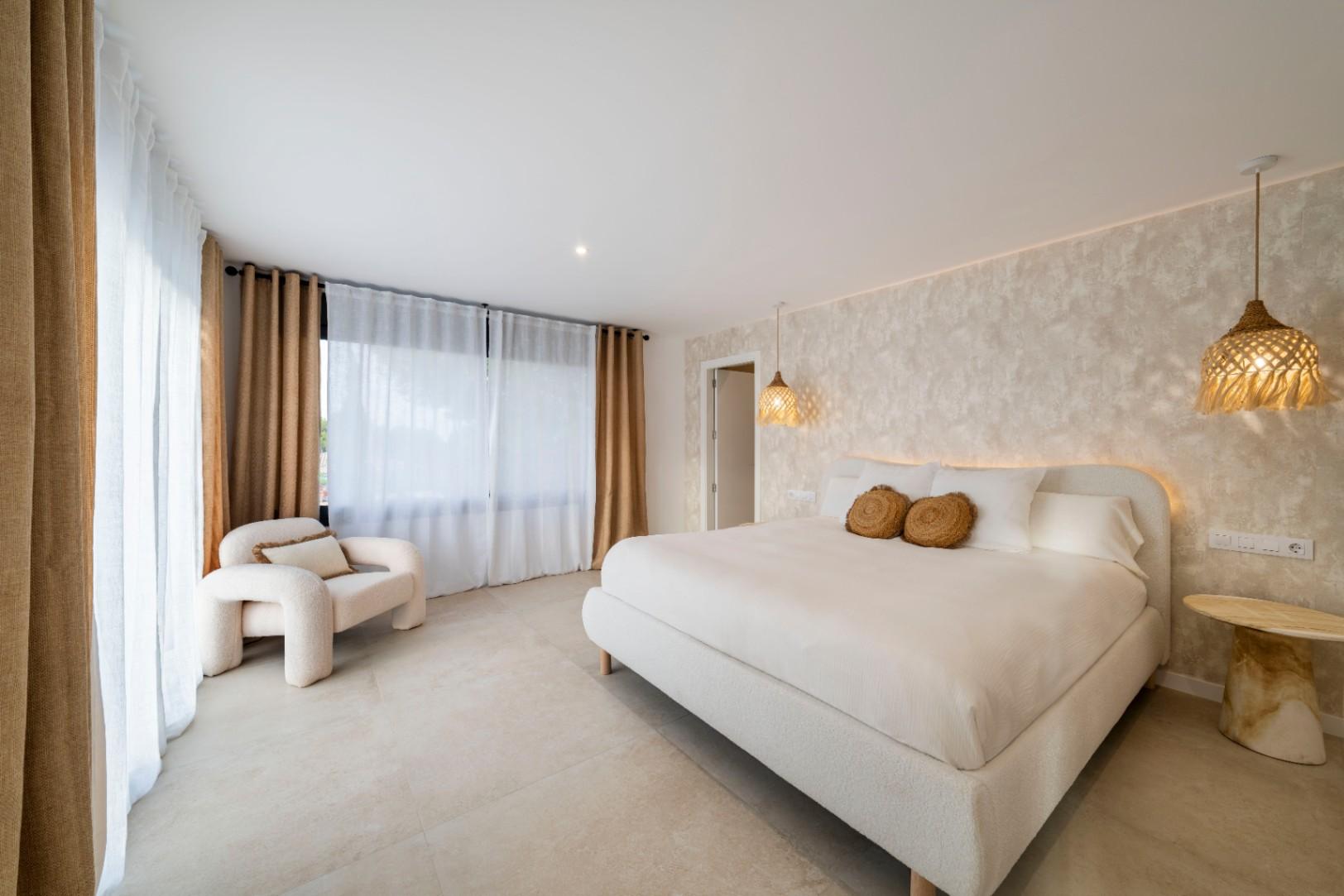 1392NS - Moderne 4-Zimmer-Villa mit privater Waldbewaldung in Altea