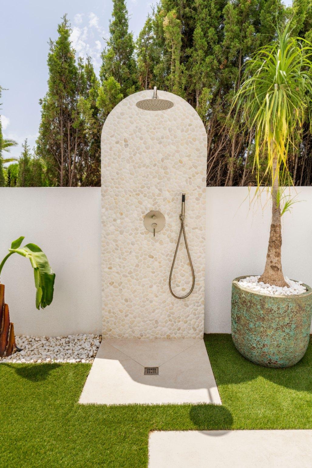 1392NS - Moderne 4-Zimmer-Villa mit privater Waldbewaldung in Altea