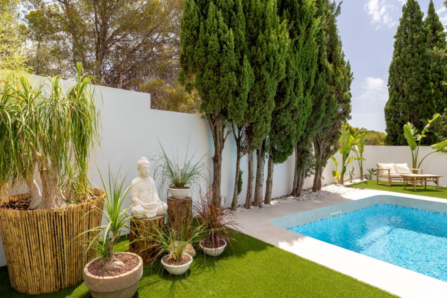 1392NS - Moderne 4-Zimmer-Villa mit privater Waldbewaldung in Altea