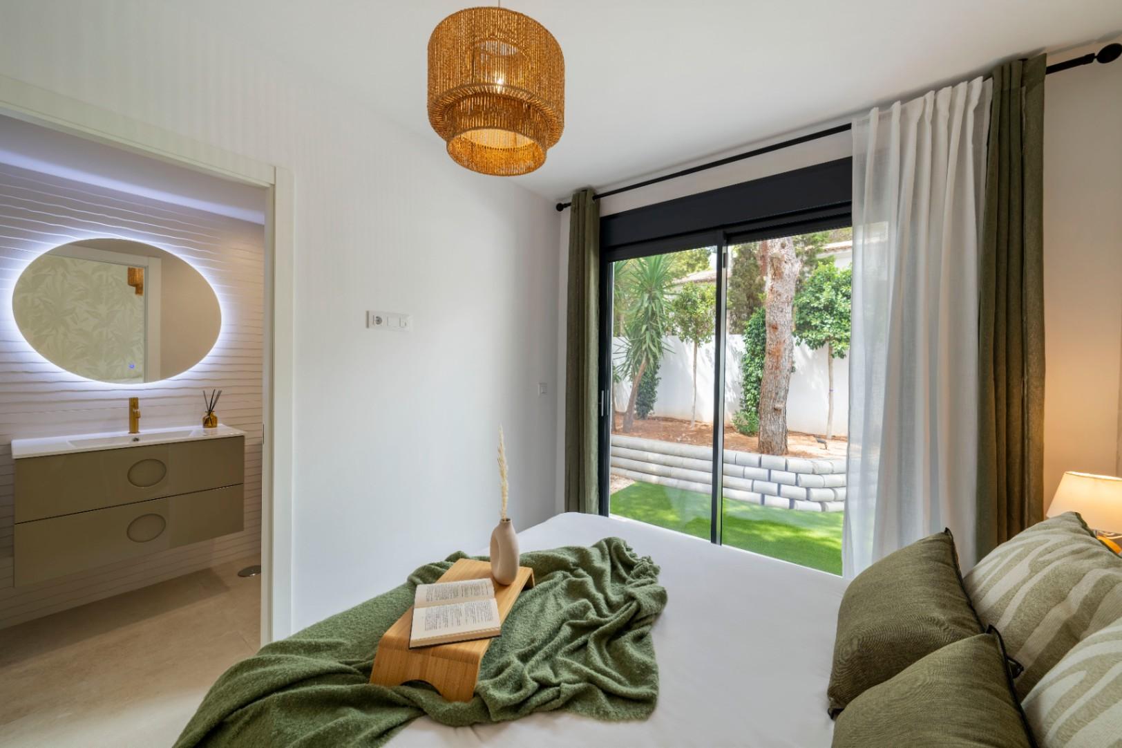 1392NS - Moderne 4-Zimmer-Villa mit privater Waldbewaldung in Altea