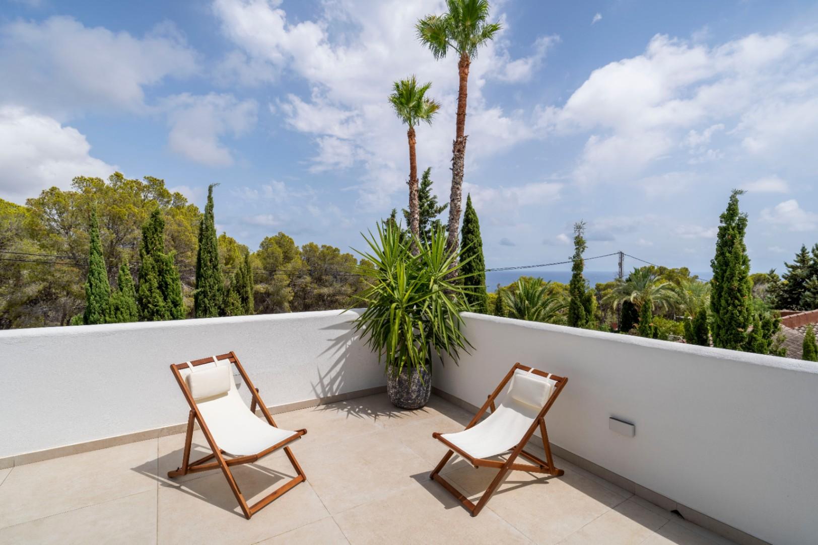 1392NS - Moderne 4-Zimmer-Villa mit privater Waldbewaldung in Altea