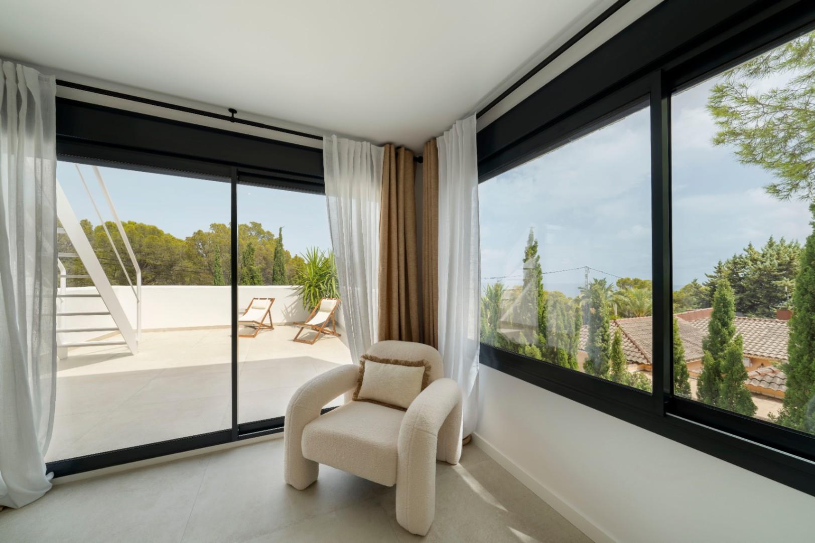 1392NS - Moderne 4-Zimmer-Villa mit privater Waldbewaldung in Altea