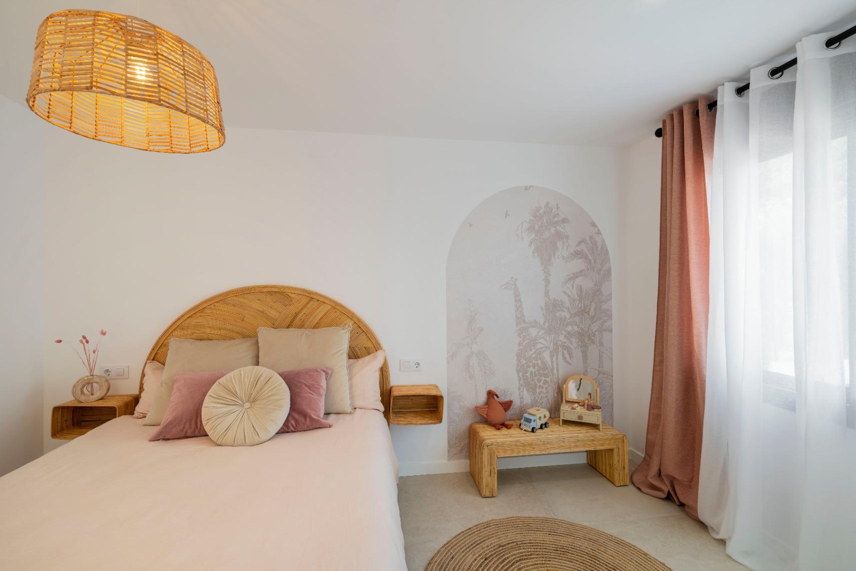 1392NS - Moderne 4-Zimmer-Villa mit privater Waldbewaldung in Altea