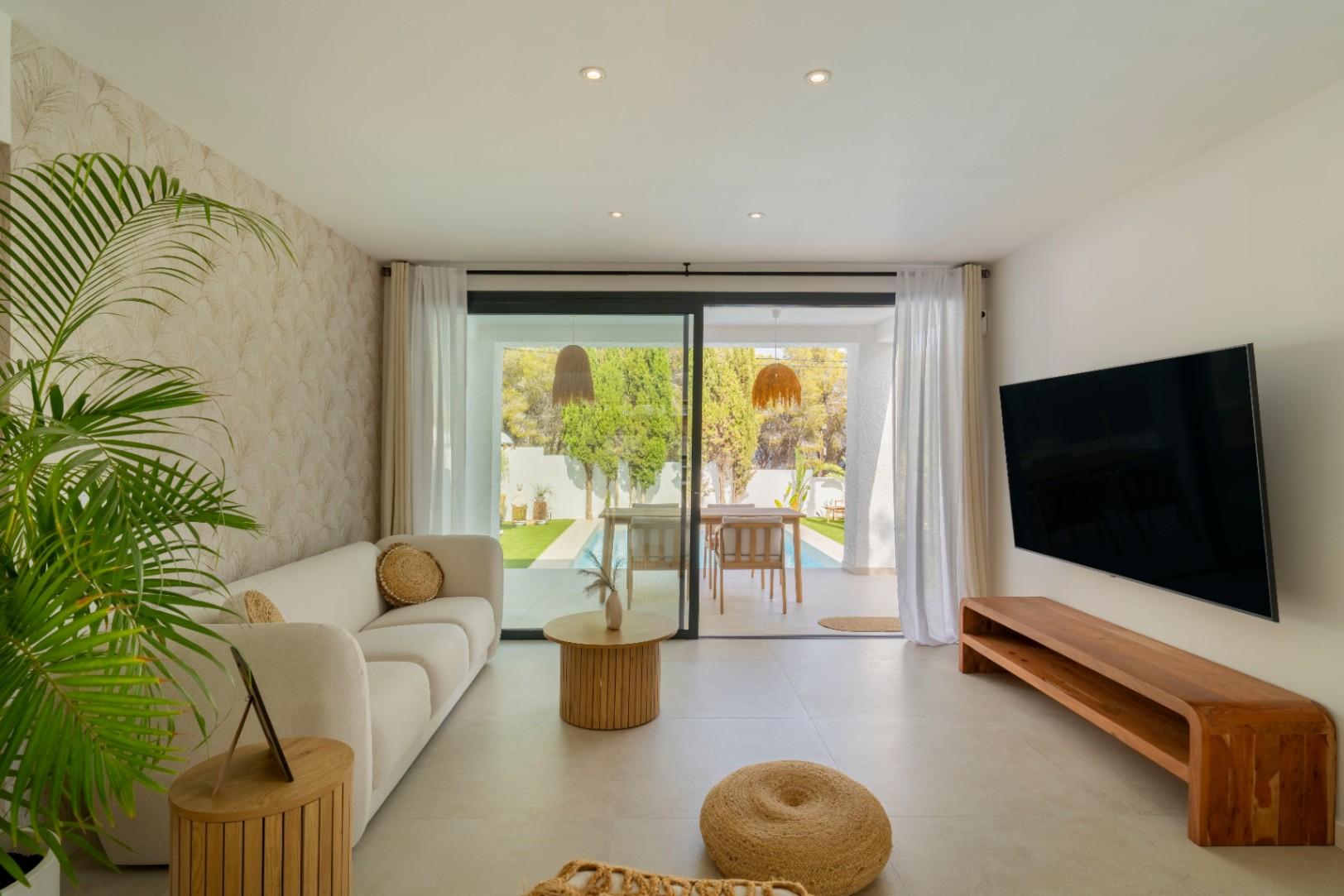 1392NS - Moderne 4-Zimmer-Villa mit privater Waldbewaldung in Altea