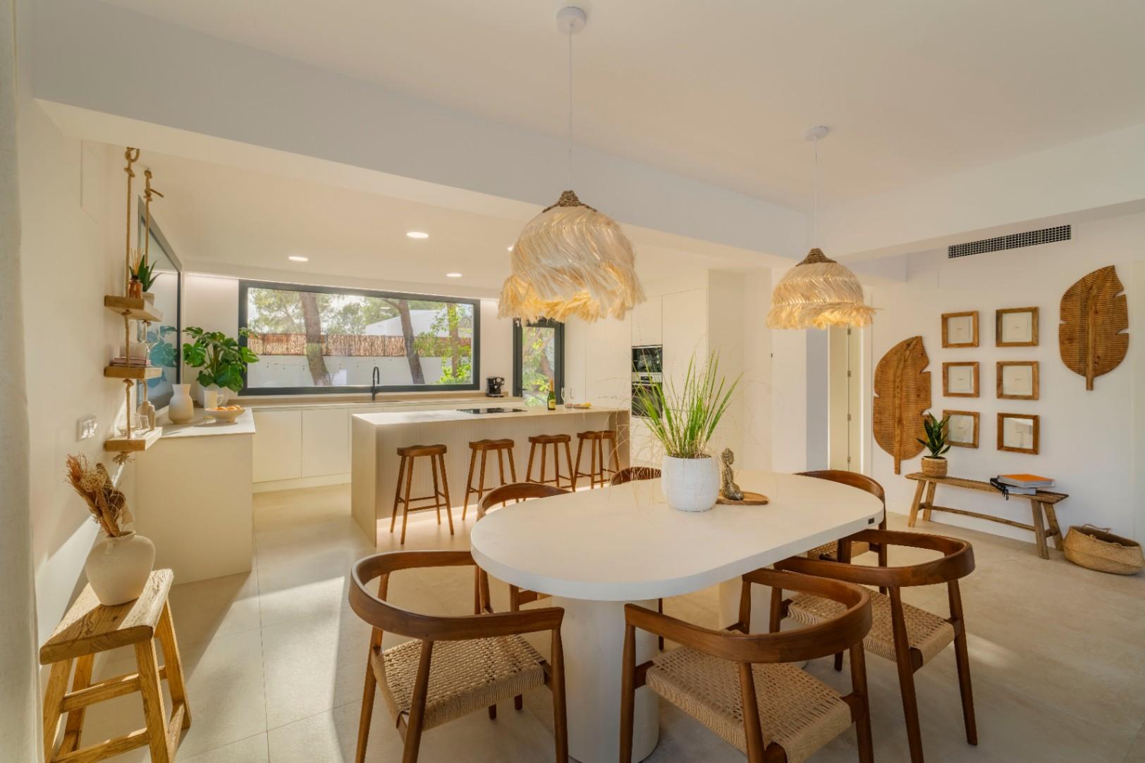 1392NS - Moderne 4-Zimmer-Villa mit privater Waldbewaldung in Altea