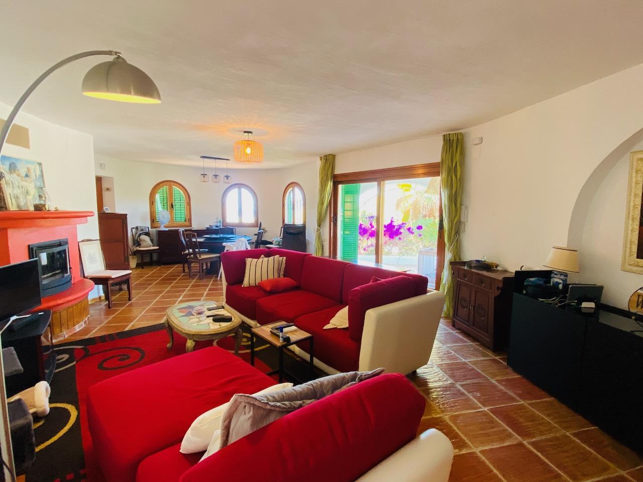 1394NS - In Altea La Vella, in der Nähe des Golfplatzes, mit mediterraner Eleganz und Blick auf das Meer und die Berge.