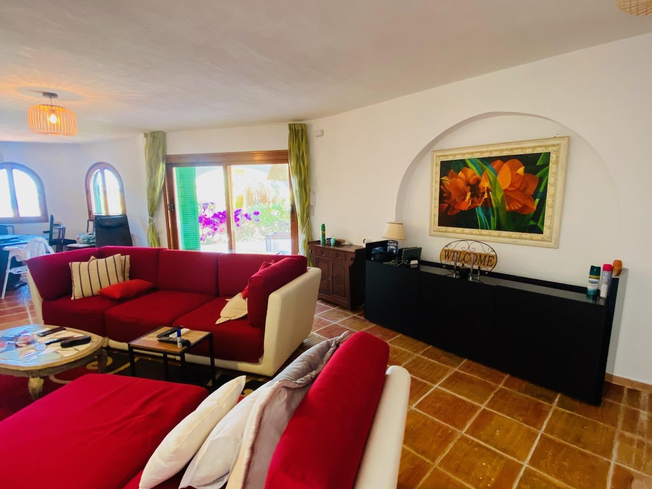 1394NS - In Altea La Vella, in der Nähe des Golfplatzes, mit mediterraner Eleganz und Blick auf das Meer und die Berge.