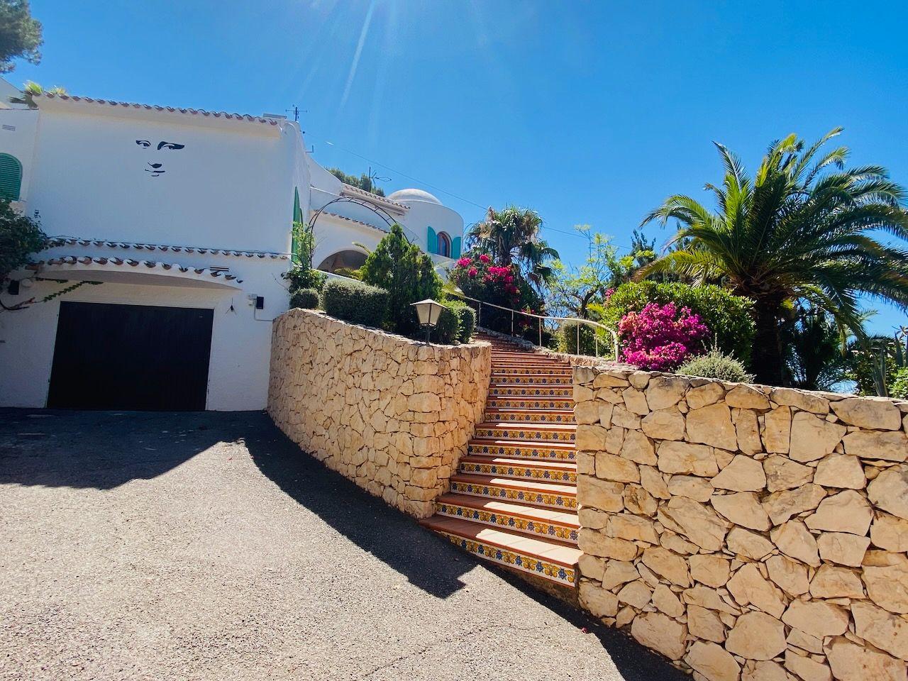1394NS - In Altea La Vella, in der Nähe des Golfplatzes, mit mediterraner Eleganz und Blick auf das Meer und die Berge.