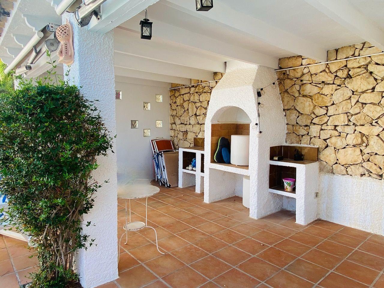 1394NS - In Altea La Vella, in der Nähe des Golfplatzes, mit mediterraner Eleganz und Blick auf das Meer und die Berge.
