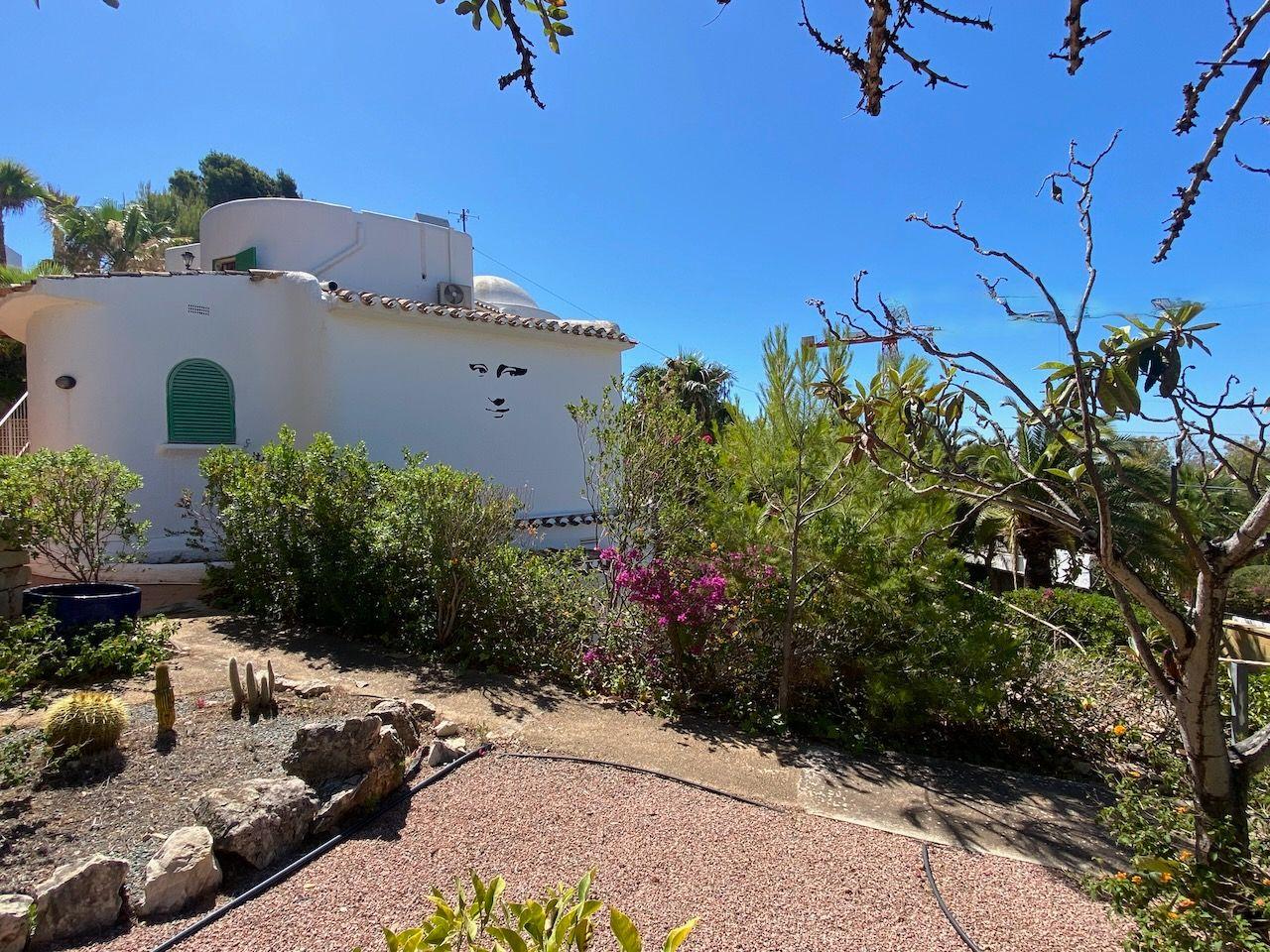 1394NS - In Altea La Vella, in der Nähe des Golfplatzes, mit mediterraner Eleganz und Blick auf das Meer und die Berge.
