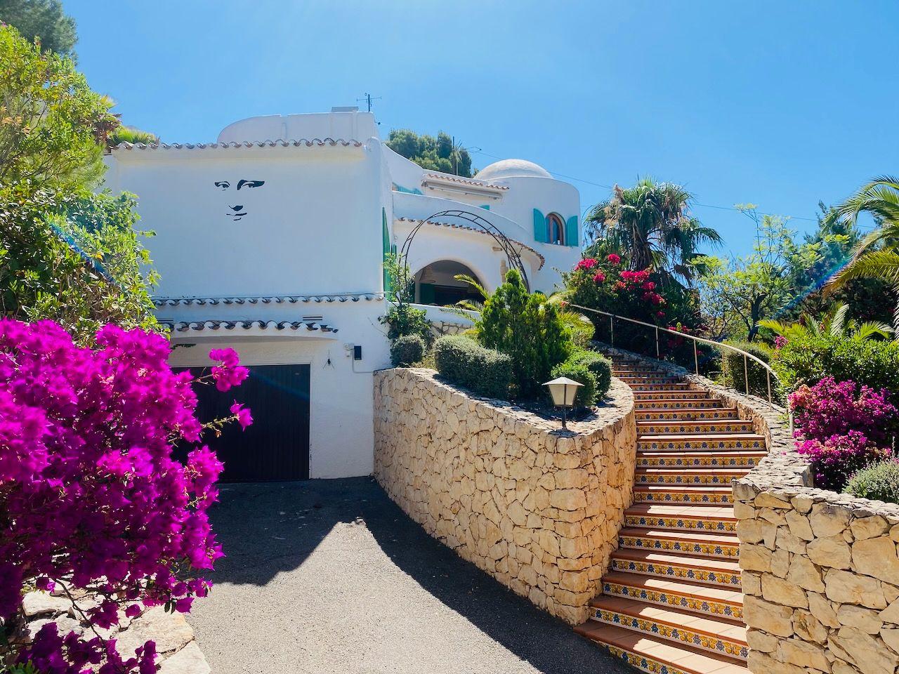 1394NS - In Altea La Vella, in der Nähe des Golfplatzes, mit mediterraner Eleganz und Blick auf das Meer und die Berge.
