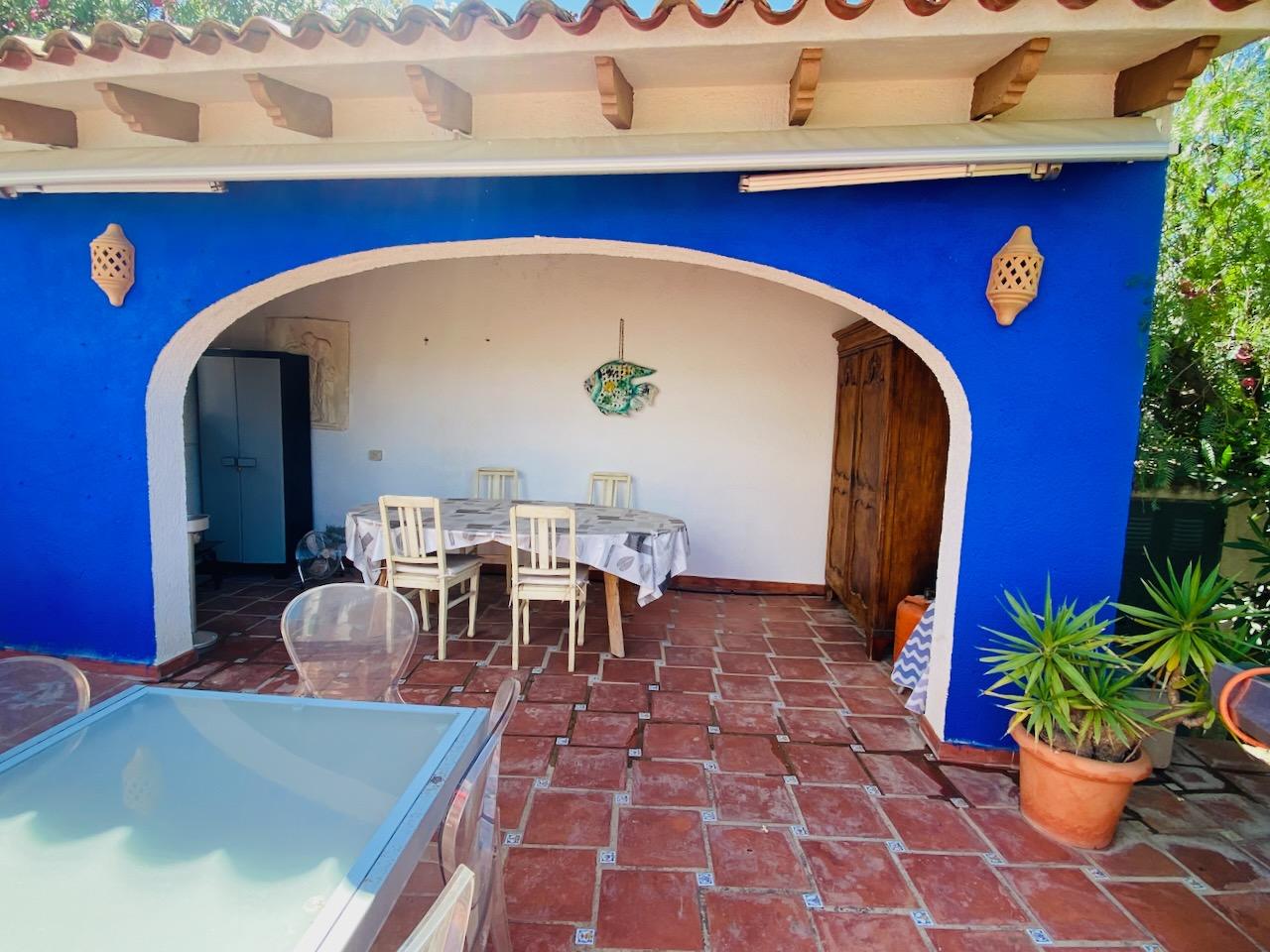 1394NS - In Altea La Vella, in der Nähe des Golfplatzes, mit mediterraner Eleganz und Blick auf das Meer und die Berge.