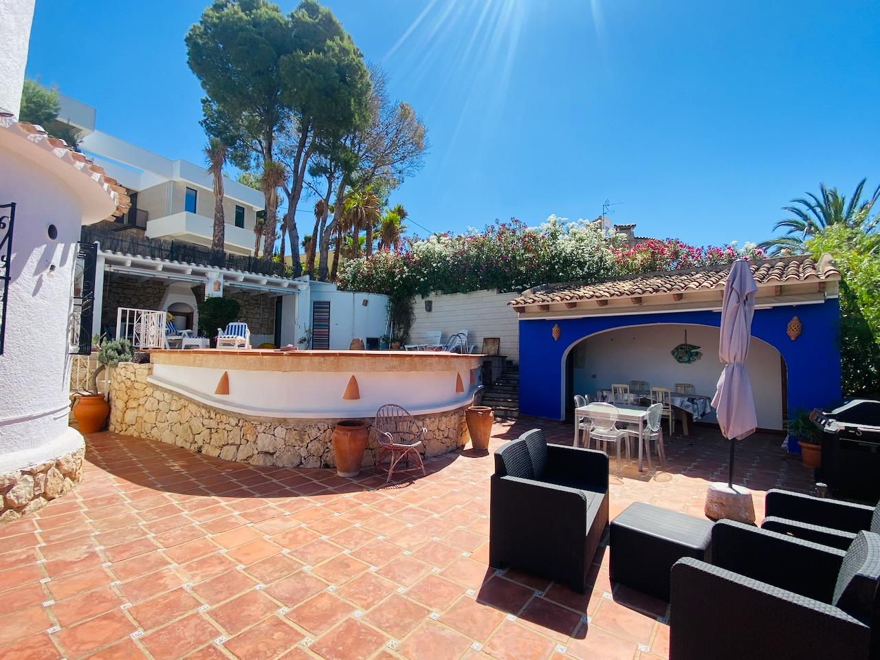 1394NS - In Altea La Vella, in der Nähe des Golfplatzes, mit mediterraner Eleganz und Blick auf das Meer und die Berge.