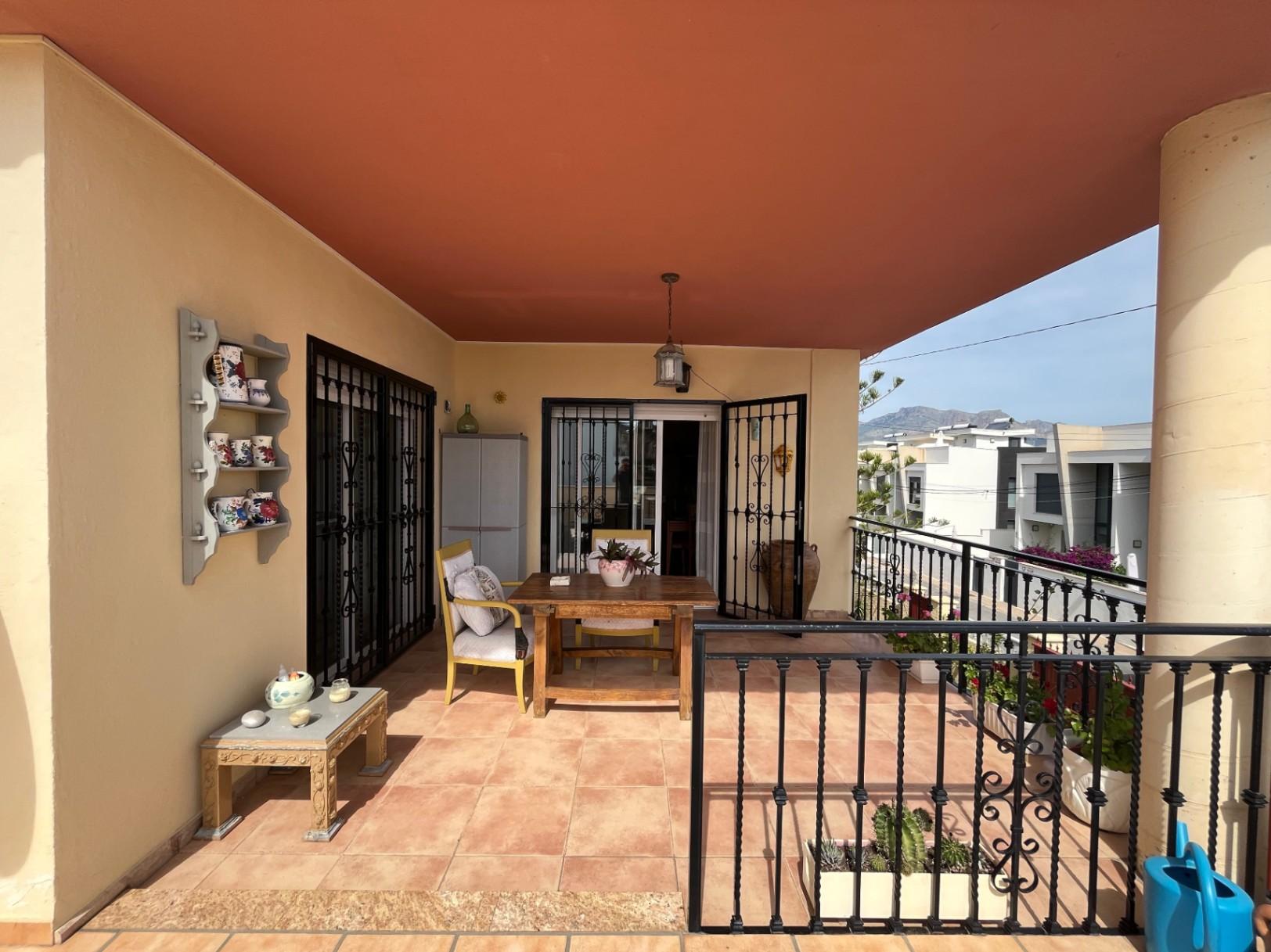 1395NS - Classic villa with independent guest floor in Albir