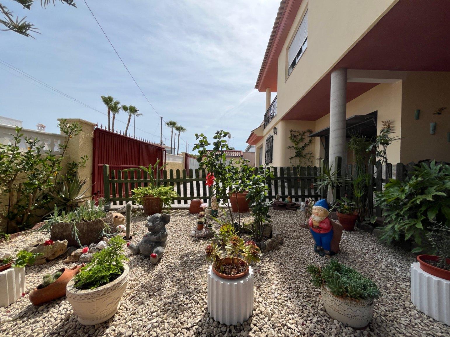 1395NS - Classic villa with independent guest floor in Albir