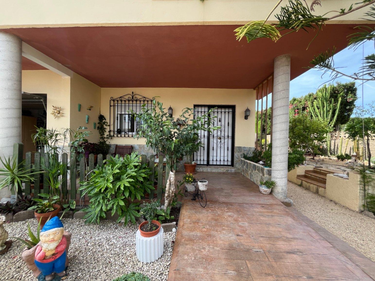 1395NS - Classic villa with independent guest floor in Albir