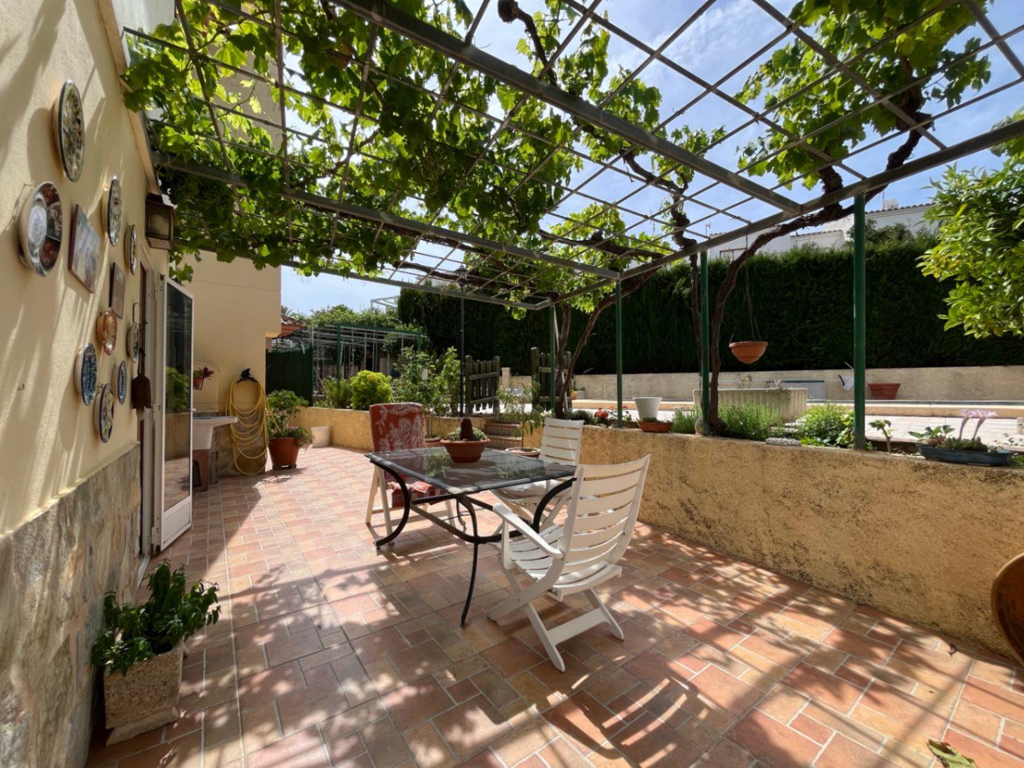 1395NS - Classic villa with independent guest floor in Albir