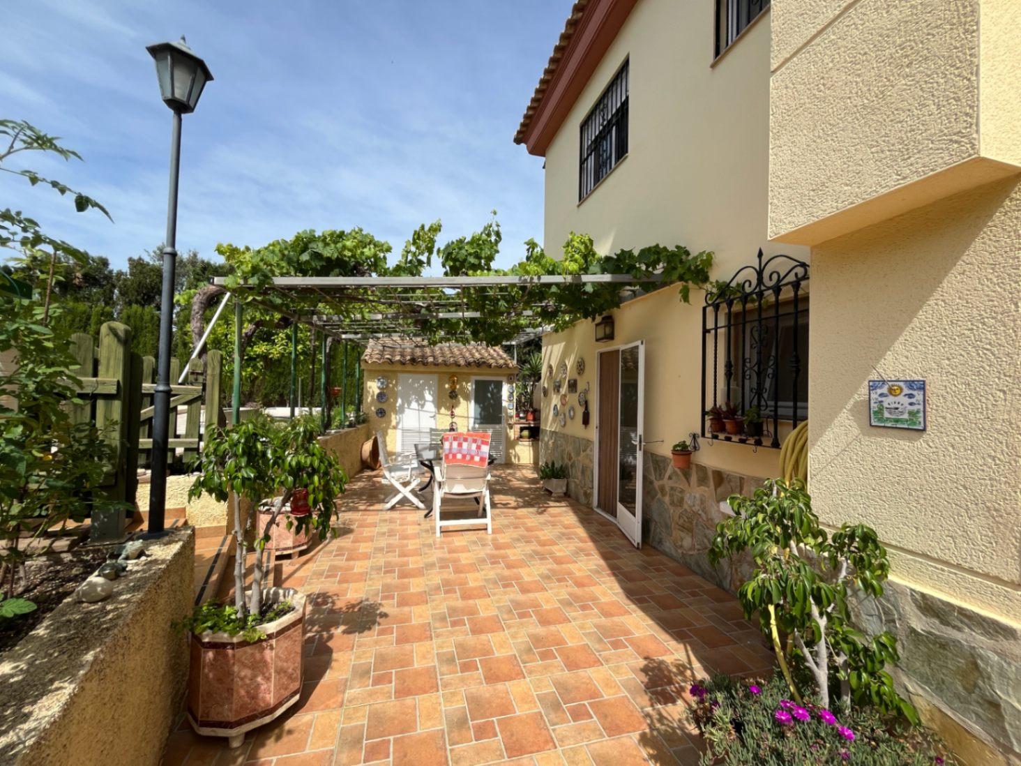 1395NS - Classic villa with independent guest floor in Albir