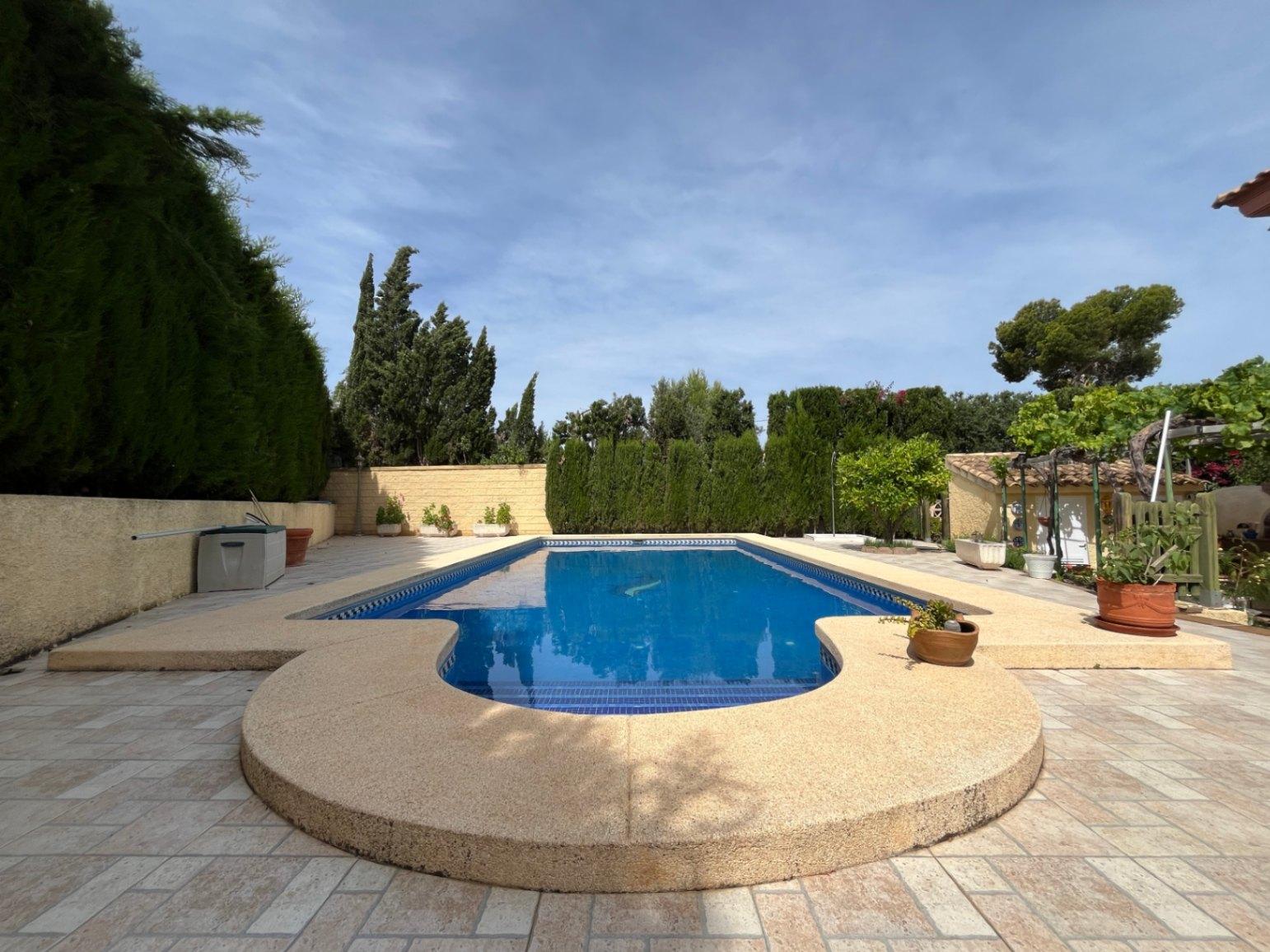 1395NS - Classic villa with independent guest floor in Albir